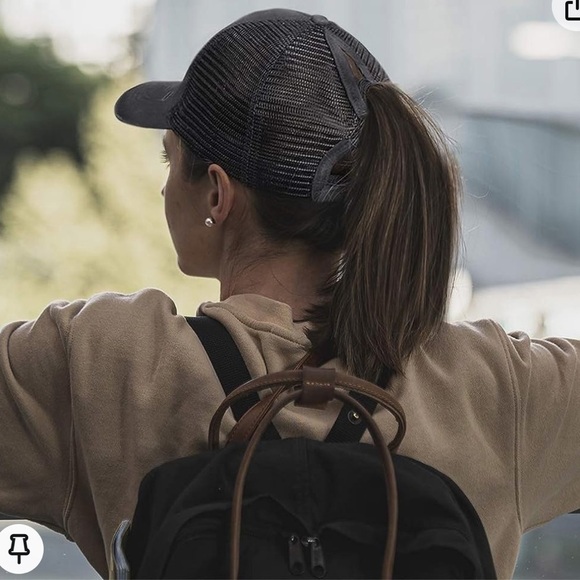 NWT Amazon Texas Ponytail Hat - Picture 1 of 4